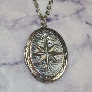 Starburst Photo Locket Retro 50s Pinup